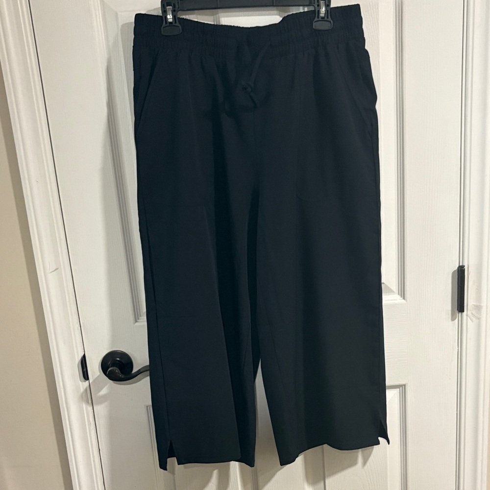 NWT! Woman’s FITST Black Woman’s Wide Capri Pants